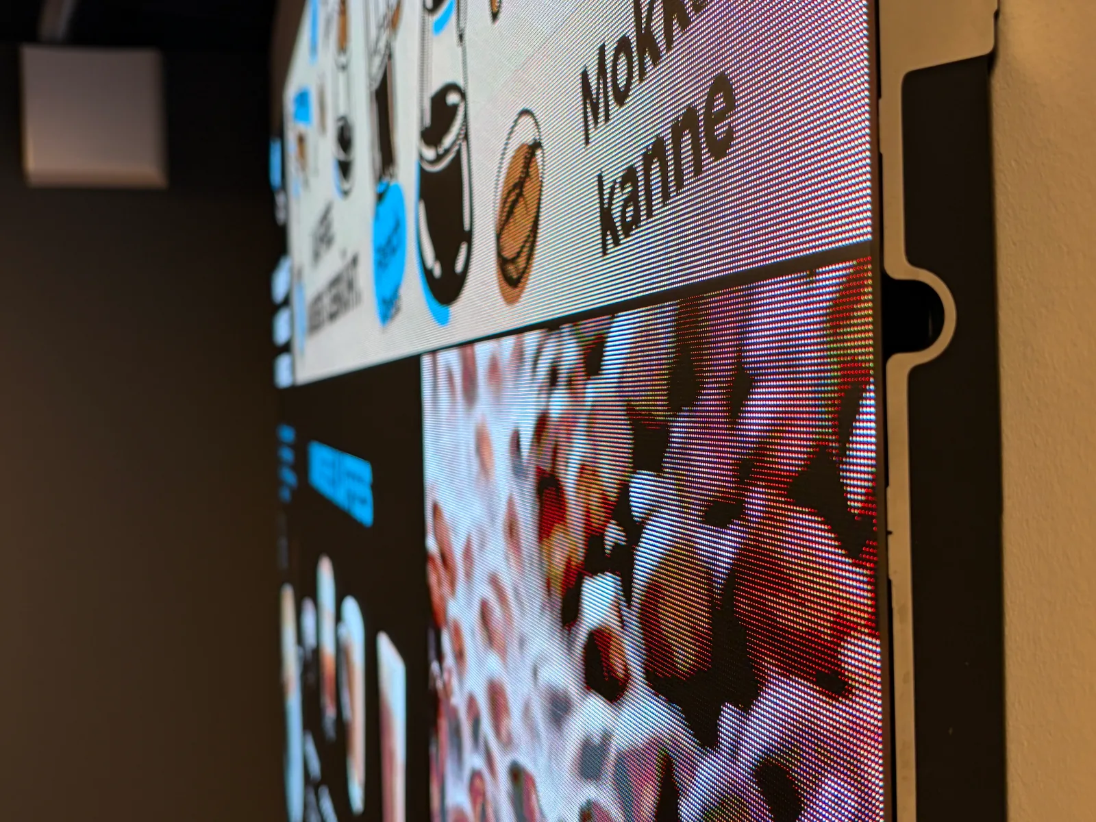Nahaufnahme der Pixel einer flachen LED-Wand im Showroom